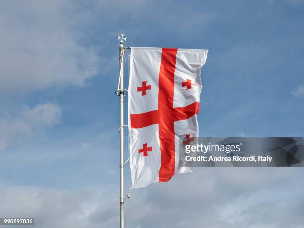 winding flag of georgia - ricordi stock-fotos und bilder