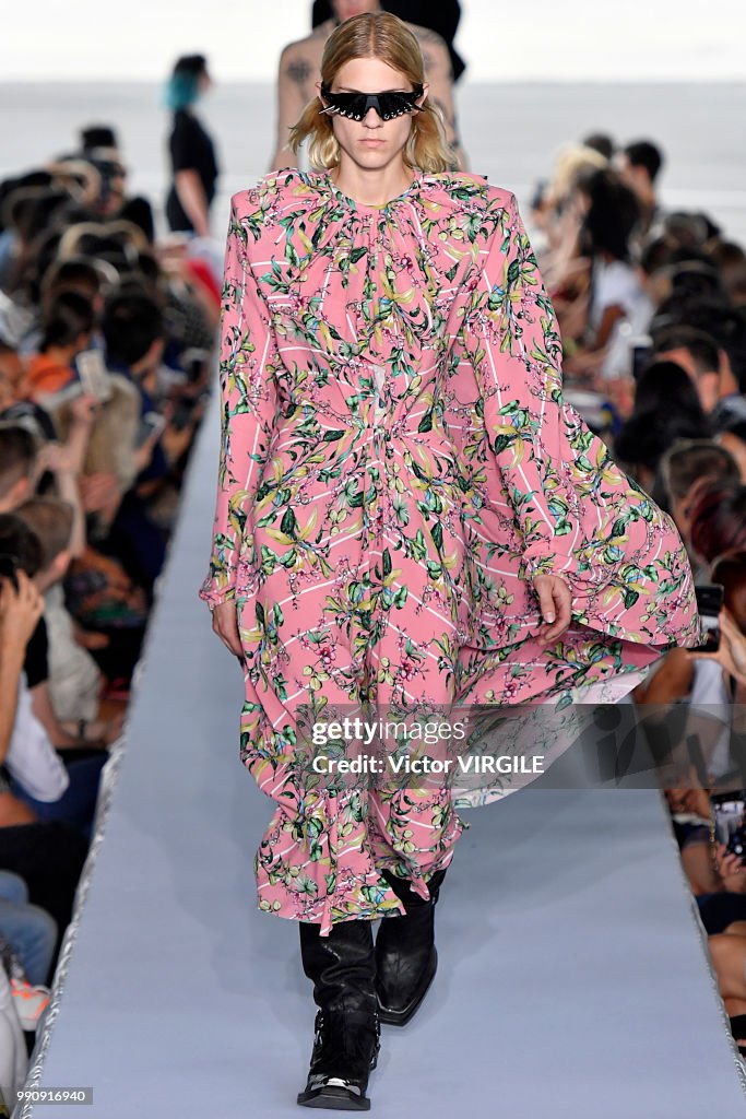 Vetements : Runway - Paris Fashion Week - Ready to Wear Spring/Summer 2019
