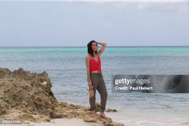 Episode 1407" - Traveling to the tropical paradise of The Bahamas, Becca focuses on her most important decision to date: Which four of the remaining...