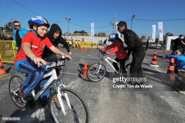 Training Camp Team Saxo Bank 2012, Israelvolodimir Gustov / Juan Jose Haedo / Illustration Illustratie, Children Enfants Kids Kinderen /Building A...