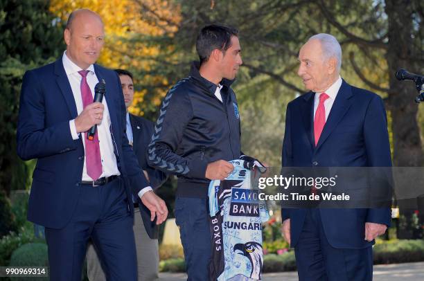 Training Camp Team Saxo Bank 2012, Israelalberto Contador / Bjarne Riis Team Owner, Simon Peres / Visit With Simon Peres President Of Israel On...