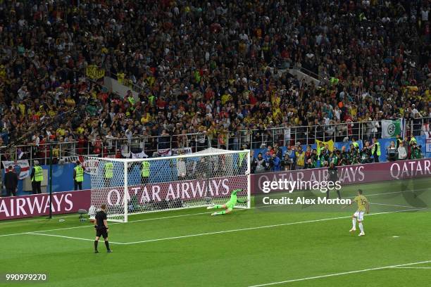 Mateus Uribe of Colombia takes Colombconfronts's fifth penalty as it hits the post as Jordan Pickford of England attempts to save during the 2018...