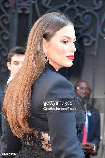 Ashley Graham arrives at the 'Vogue Foundation Dinner 2018' at Palais Galleria on July 3, 2018 in Paris, France.