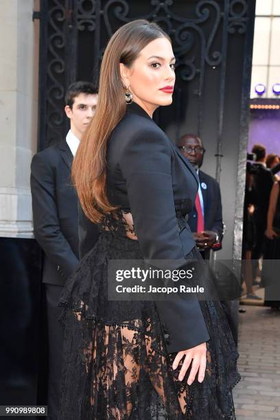 Ashley Graham arrives at the 'Vogue Foundation Dinner 2018' at Palais Galleria on July 3, 2018 in Paris, France.