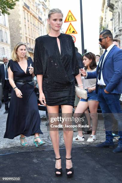 Lara Stone arrives at the 'Vogue Foundation Dinner 2018' at Palais Galleria on July 3, 2018 in Paris, France.