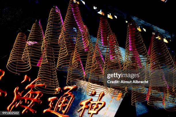 quan am pagoda in saigon - incense coils stock-fotos und bilder