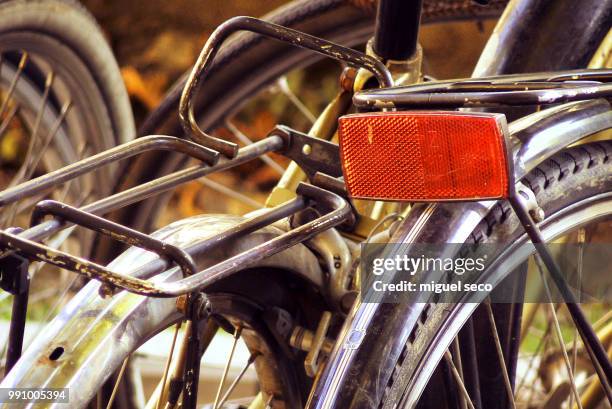 bikes 2 - seco stockfoto's en -beelden