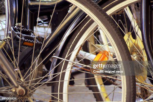 bikes 3 - seco stockfoto's en -beelden