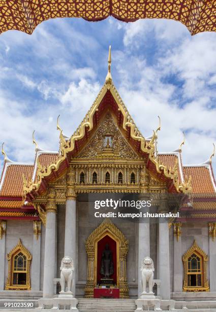 wat benchamabophit or wat ben in short is a marble temple in ban - wat benchamabophit stock pictures, royalty-free photos & images