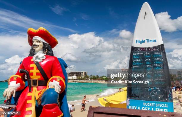 waiting for the low flying planes over maho beach - maho beach stock pictures, royalty-free photos & images