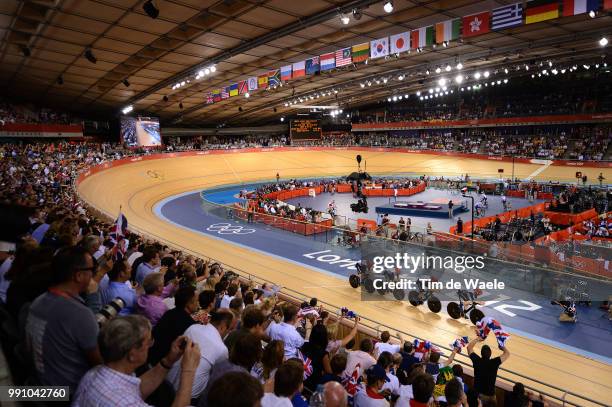 Londen Olympics, Track Cycling: Men Team Pursuit Gillustration Illustratie, Velodrome, Fans Supporters Public Publiek Spectators, Geraint Thomas /...