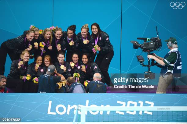 Londen Olympics, Water Polo: Final Women Team Usa Gold Medal Celebration Joie Vreugde, Betsey Armstrong / Heather Petri / Melissa Seidemann / Brenda...
