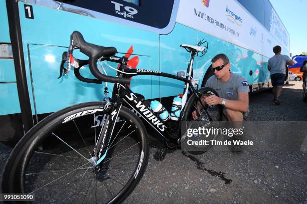 76Th Tour Of Swiss, Stage 6 Kurt Roose Mechanic Mekanieker, Illustration Illustratie, Specialized Bike, On Shoes Chaussures Schoenen, Team Omega...