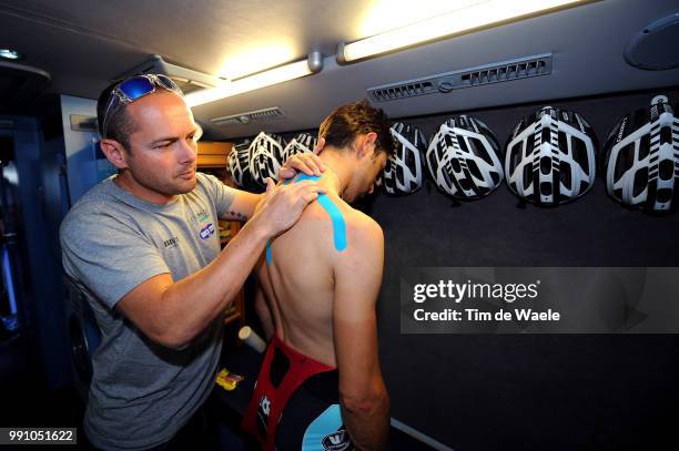 76Th Tour Of Swiss, Stage 6 Jens Tummeleer Physio, Dario Cataldo / Illustration Illustratie Tape Stabilisation, On Shoes Chaussures Schoenen, Team...