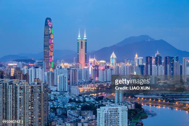 shenzhen city and suburb of hongkong, skyscrapers versus farmlands - liao xun stock-fotos und bilder