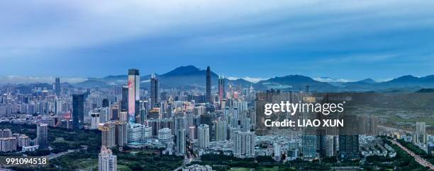 panoramic view of shenzhen skyscrapers at dawn - liao xun stock-fotos und bilder