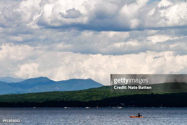 kayaking on a cloudy summer afternoon - batten stock-fotos und bilder