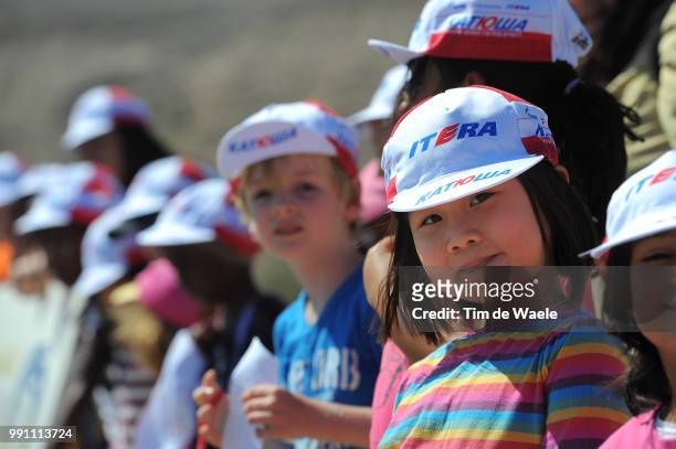 4Th Tour Of Oman 2013, Stage 6 Fans Supporters, Public Publiek Spectators, Child Enfant Kind, Hats Cap Pet Team Katusha / Hawit Nagam Park - Matrah...