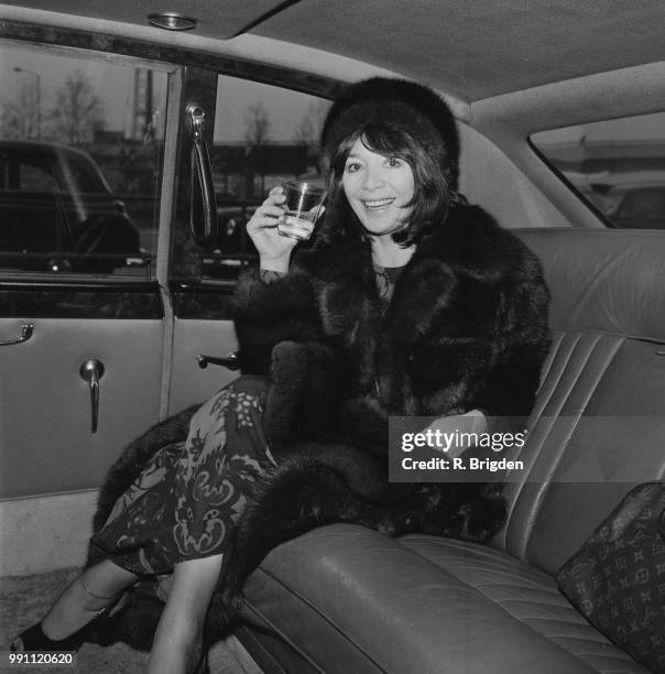 French actress and chanson singer Juliette Greco arrives at Heathrow Airport. London, UK, 15th January 1973.