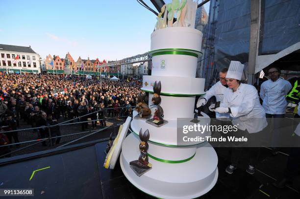 97Th Tour Of Flanders 2013 Start Podium, Fans Supporters Public Publiek Spectators, Brugge City Ville Stad, Easter Pacques Pasen Chocolates Chocolats...