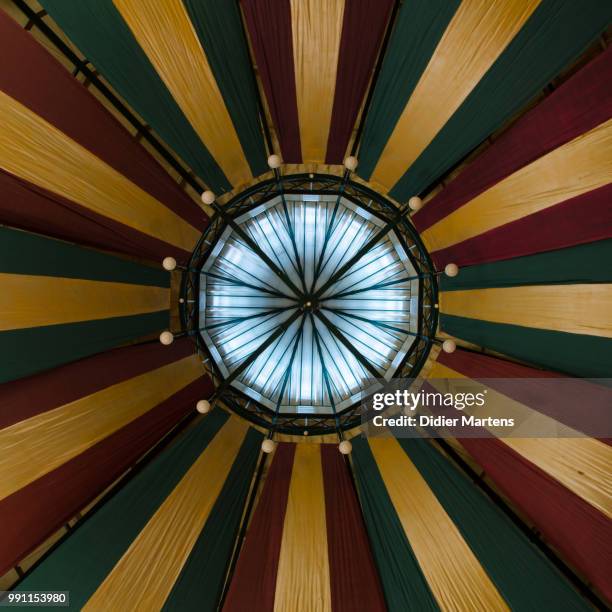 coliseu micaelense - centro sony de berlim imagens e fotografias de stock