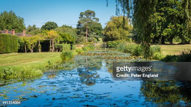 __gardens of hever castle__ - hever castle stock pictures, royalty-free photos & images