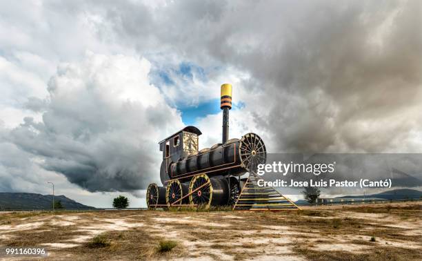 maquina tren juguete dos - tren stock pictures, royalty-free photos & images