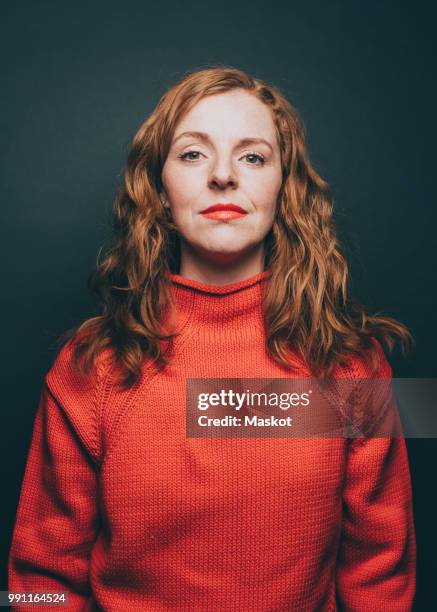 portrait of confident woman in orange top over gray background - amor próprio imagens e fotografias de stock