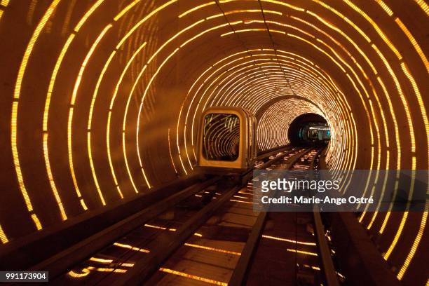 china, shanghai tunnel to the bund - marie ange ostré photos et images de collection