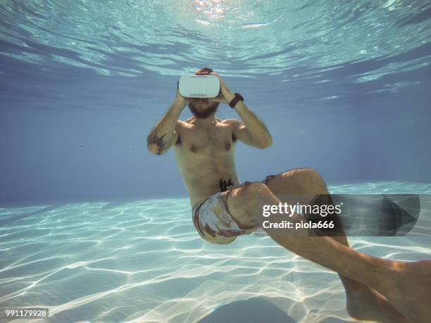 vr headset sensory experience underwater - 666 stock pictures, royalty-free photos & images