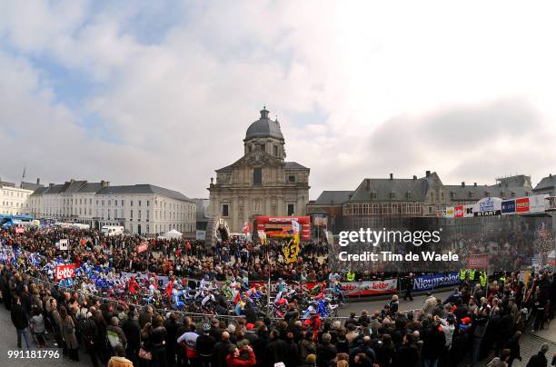 Omloop Het Nieuwsblad 2009 Illustration Illustratie, Start Depart, Peleton Peloton, St. Pietersplein, Church Eglise Kerk, Landscape Paysage Landschap...