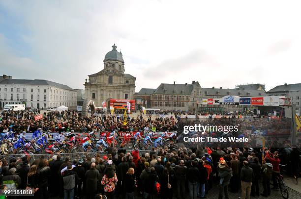 Omloop Het Nieuwsblad 2009 Illustration Illustratie, Start Depart, Peleton Peloton, St. Pietersplein, Church Eglise Kerk, Landscape Paysage Landschap...