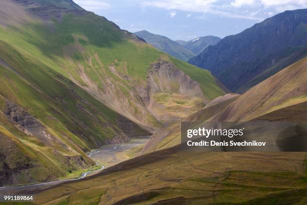 mountains around khinalig - svechnikov 個照片及圖片檔