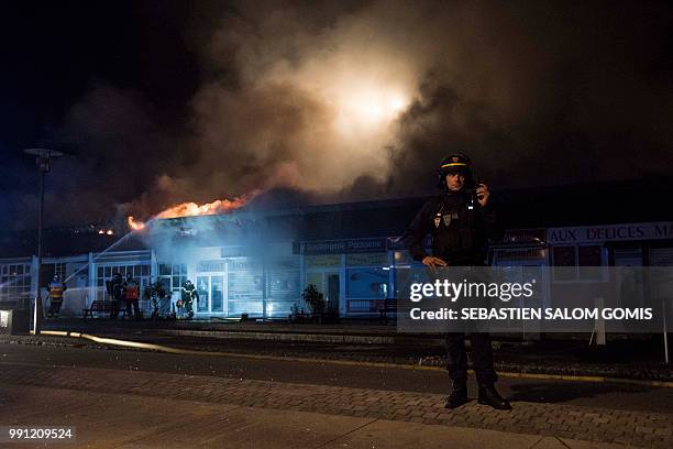 Holding Fire Riot 3,200 Crs (Riot Police) Stock Photos, High-Res Pictures, and Images ...