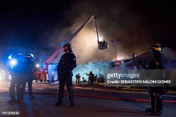 Put Put Riot Crs (Riot Police) Photos and Premium High Res Pictures - Getty Images