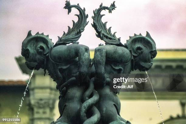 bronze fountain in the piazza santissima annunziata in florence, italy - santissima annunziata bildbanksfoton och bilder