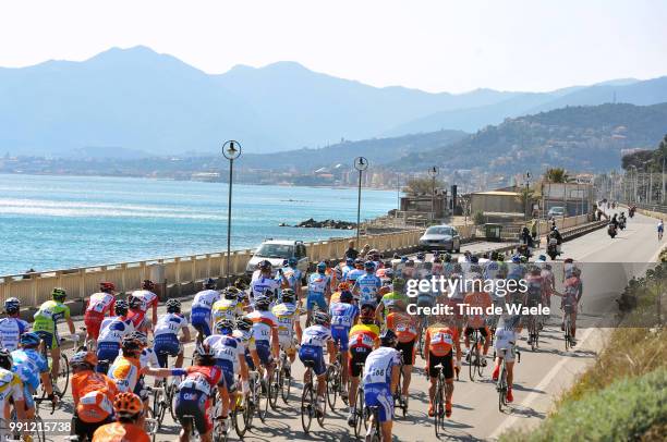 Milan - Sanremo Illustration Illustratie, Peleton Peloton, Sea Mer Zee Mediterano Mediteranee Middelandse, Landscape Paysage Landschap, Milaan - San...