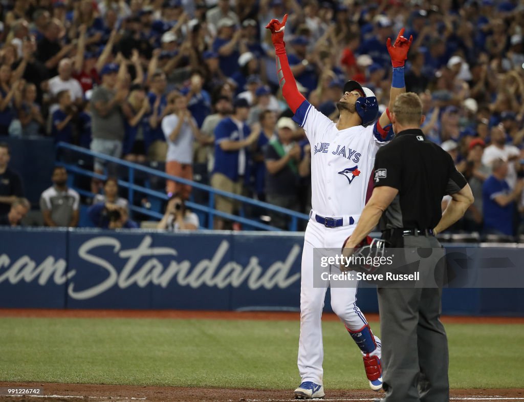 Toronto Blue Jays beat the New York Mets 8-6