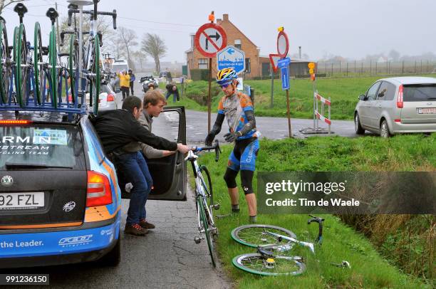 71Th Gent - Wevelgem Bradley Wiggins , Bike Change, Team Garmin Slipstream , Gent - Wevelgem /Gand Ghent, Tim De Waele