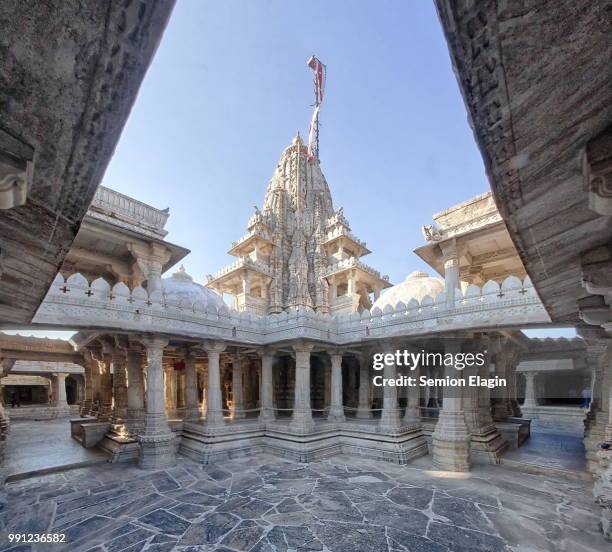 ranakpur jain temple, ranakpur, rajasthan - ranakpur temple stockfoto's en -beelden