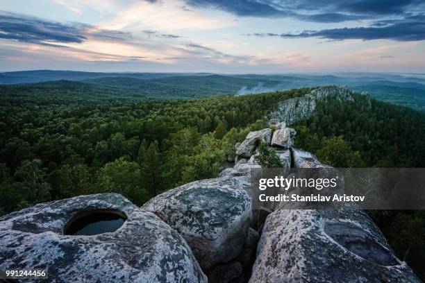 arakul rocks, chelyabinsk region, russia. - chelyabinsk foto e immagini stock