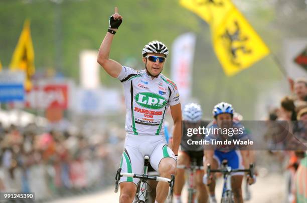 Scheldeprijs Schotenarrival, Alessandro Petacchi Celebration Joie Vreugde, Dominique Rollin , Kenny Van Hummel /Antwerpen - Schoten , Tim De Waele