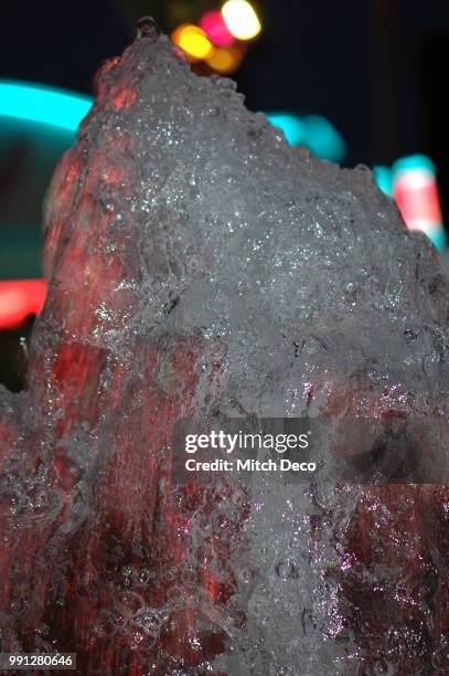 la couleur de l'eau - or couleur fotografías e imágenes de stock