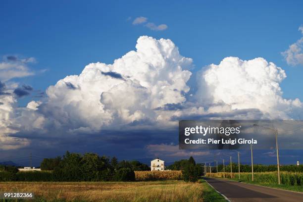 the big cloud / la grande nube - nube - fotografias e filmes do acervo