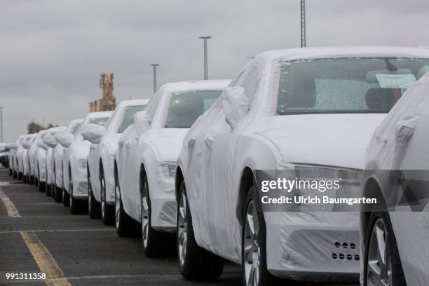 Passenger car export overseas at BLG Logistics in Bremerhaven. The picture shows AUDI passenger cars shortly before being loaded onto the transport...