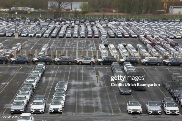 Passenger car export overseas at BLG Logistics in Bremerhaven. The picture shows German passenger cars shortly before being loaded onto the transport...