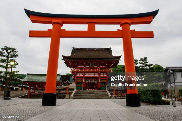 fushimi inari-taisha - inari shrine stockfoto's en -beelden
