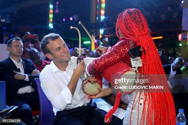 French President Emmanuel Macron performs at the Shrine Afrika in Lagos on July 3, 2018. - French President Emmanuel Macron has arrived in Abuja for...