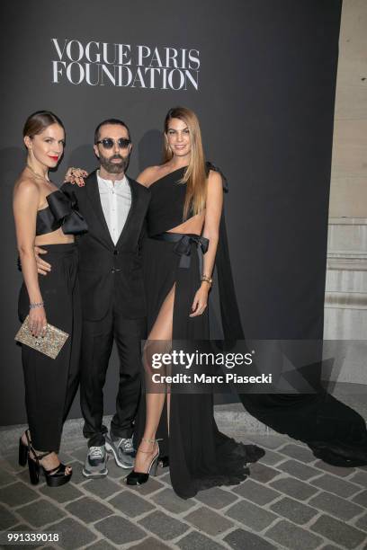 Eugenie Niarchos, Giambattista Valli and Bianca Brandolini d'Adda attend the Vogue Foundation Dinner Photocall as part of Paris Fashion Week - Haute...