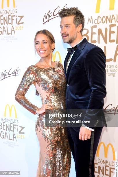 Presenter couple Wayne and Annemarie Carpendale arrive at McDonald's benefit gala for children's aidin Munich, Germany, 10 November 2017. They are...